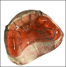 Imagen que contiene tabla, sostener, pequeño, hombre
El contenido generado por IA puede ser incorrecto.